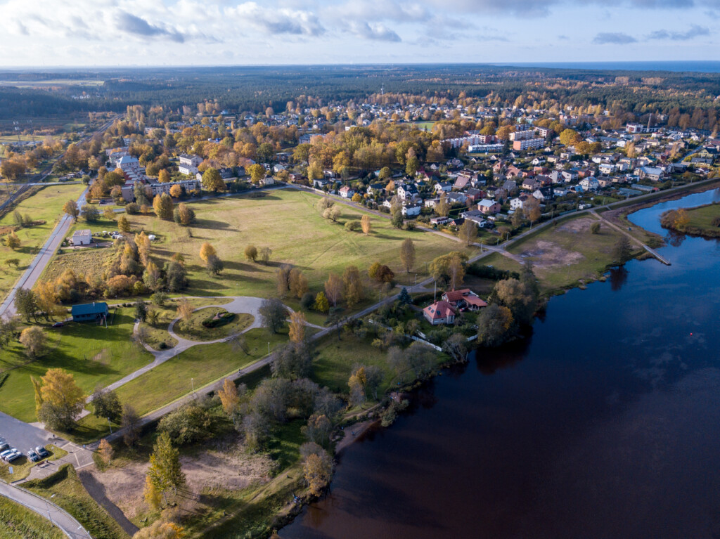 svetku laukums carnikava